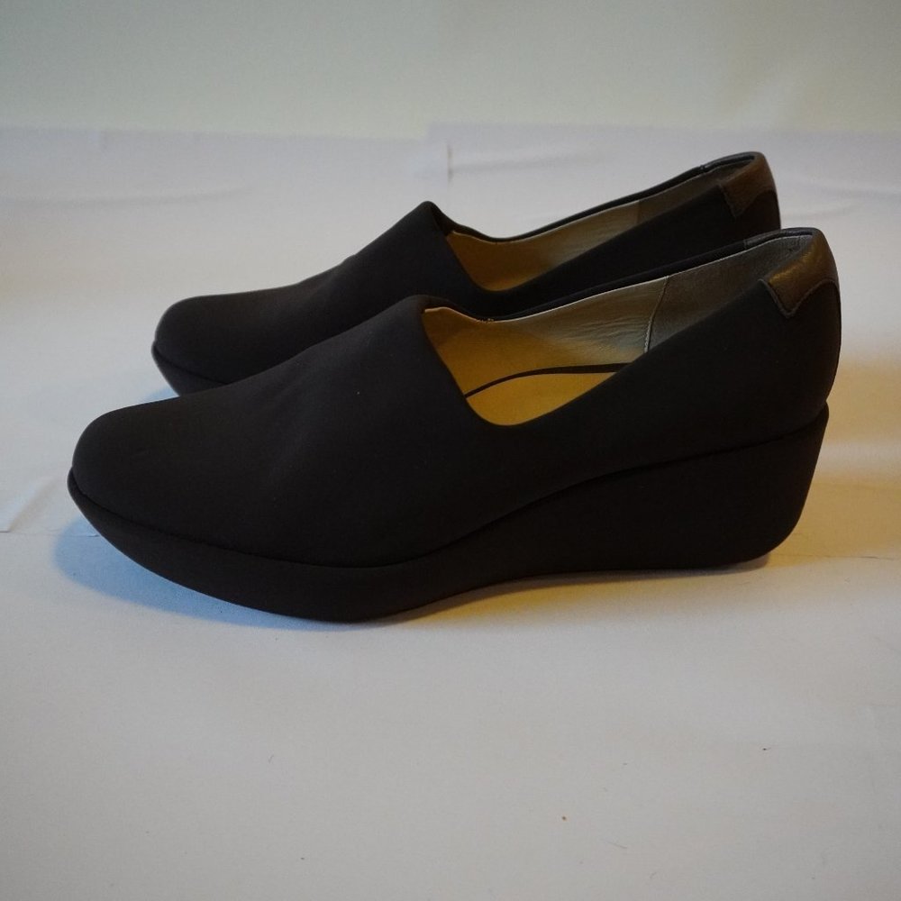 * Womens Taryn Rose "Josephine" Brown Stretch Fabric Wedge Slip On Shoes Sz 9